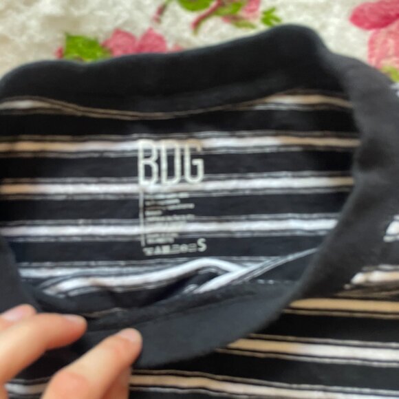 BDG black and white striped cropped grunge t shirt! - Picture 12 of 14